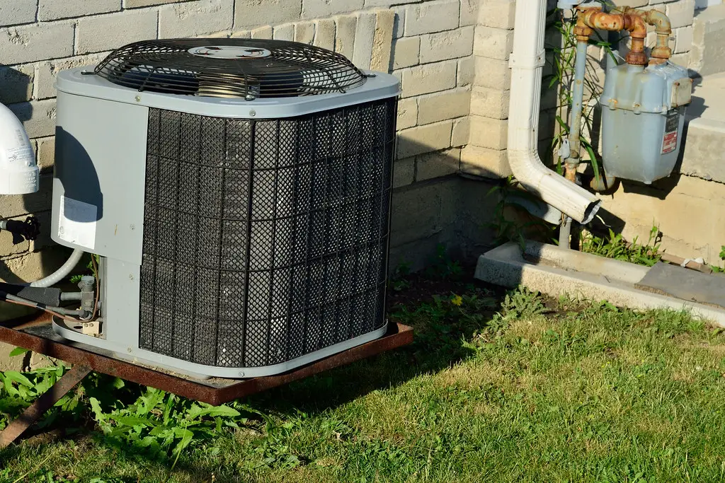 How to Clean a Goodman Air Conditioner [Detailed Guide]